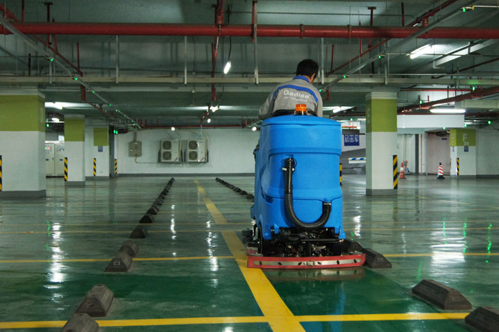 停车场清洁驾驶式华体体育app_华体(中国)
